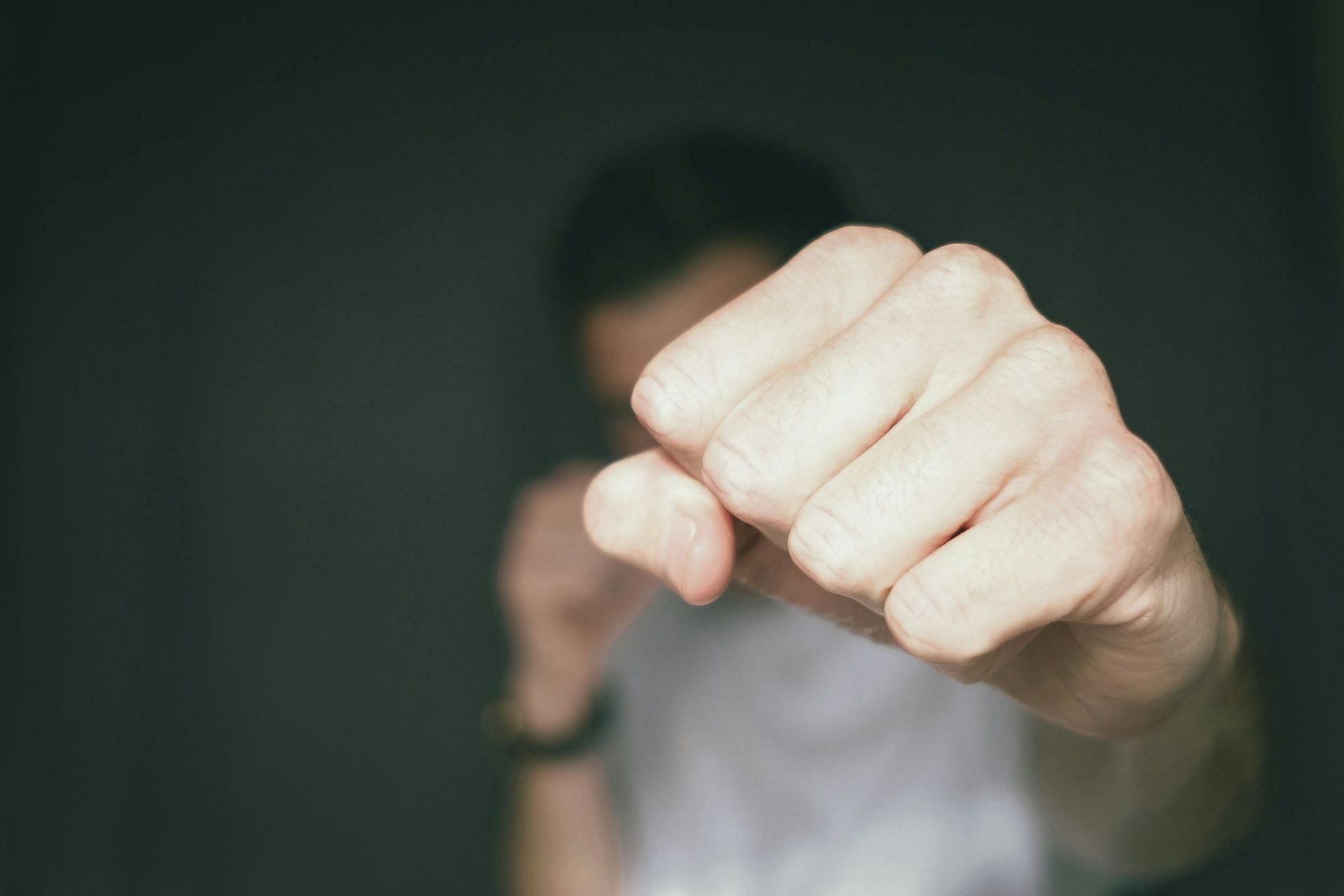 Knuckle Pain (Image via Unsplash/Dan Burton)
